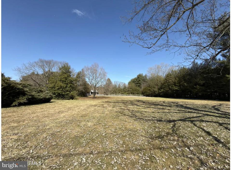 327 Sharon Rd Property Photo 1
