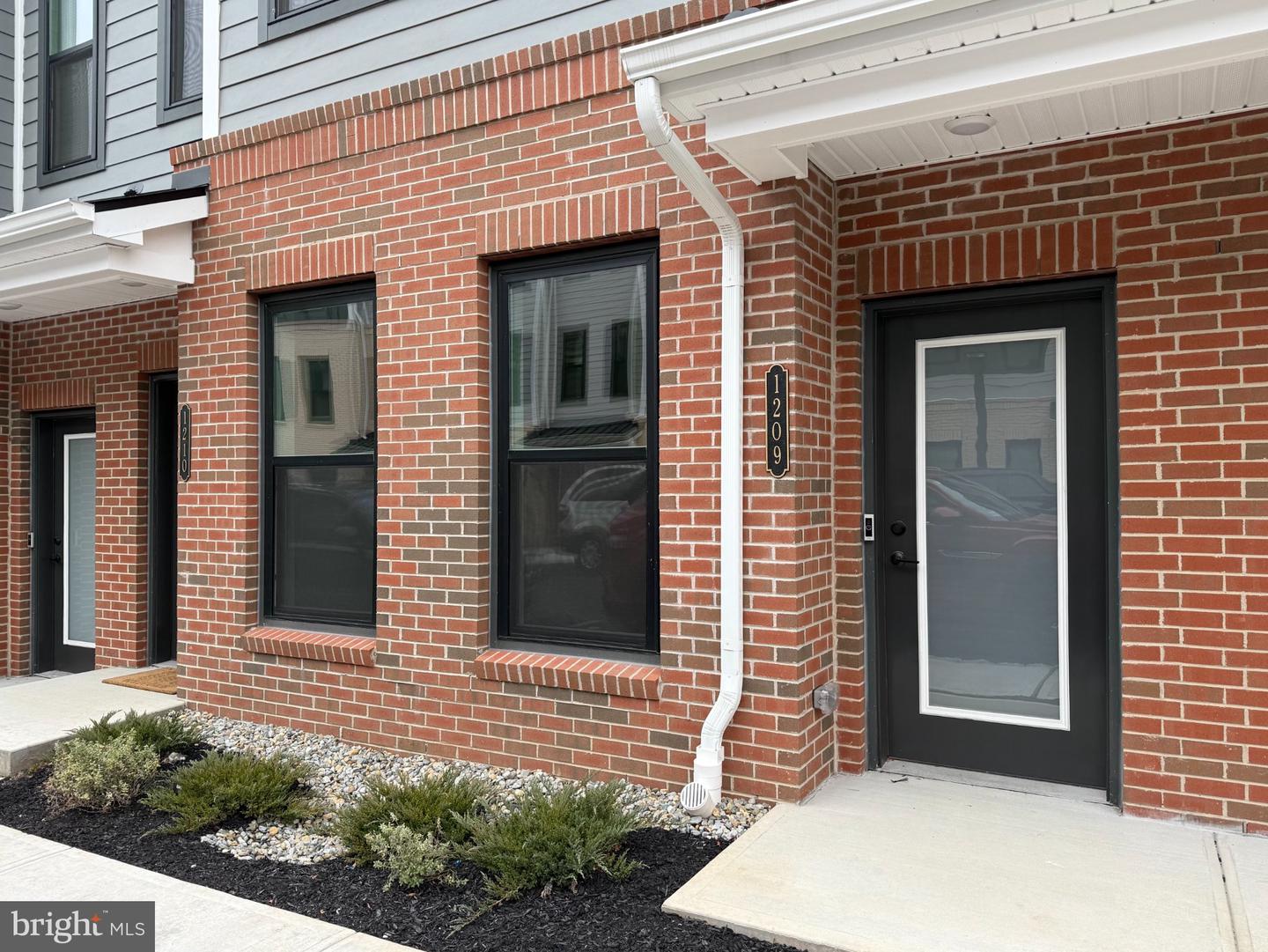 1209 PARKER BLVD Property Photo 1