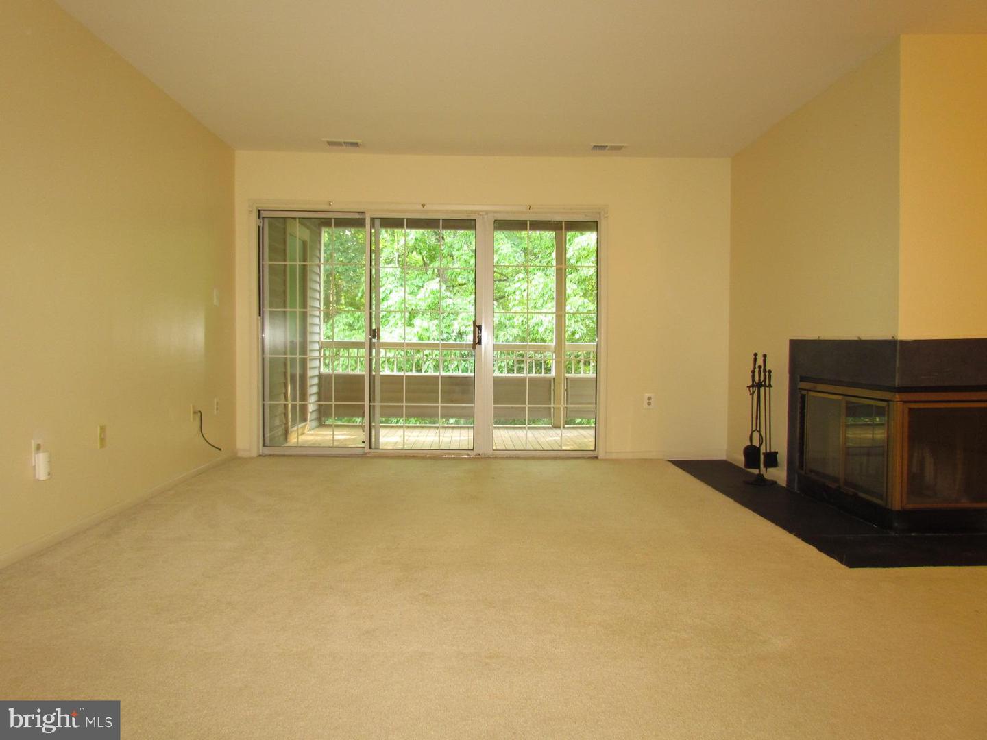 110 Biscayne Ct #7 Property Photo 3