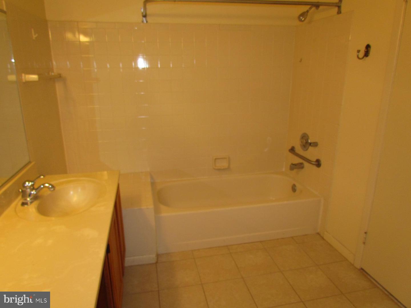 110 Biscayne Ct #7 Property Photo 12