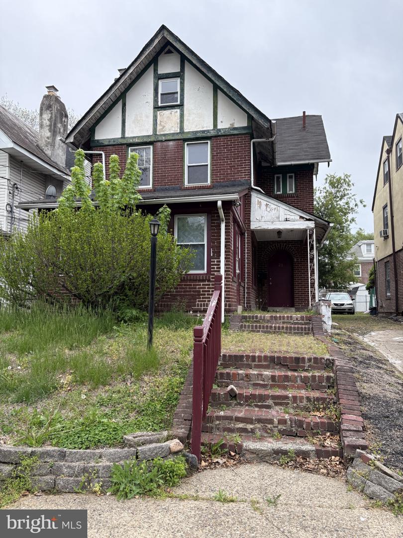 21 S WESTFIELD AVE Property Photo 1