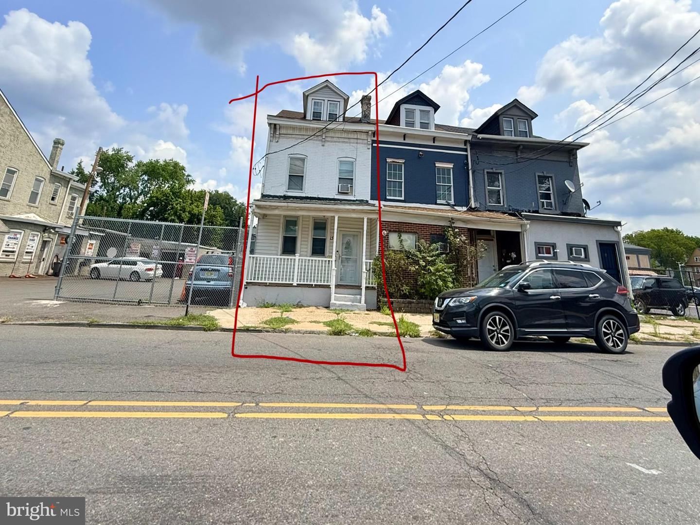 150 S Olden Ave Property Photo 3