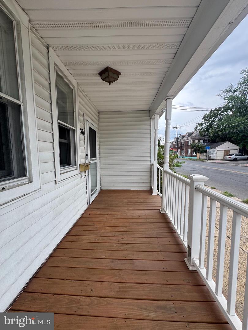 150 S Olden Ave Property Photo 4