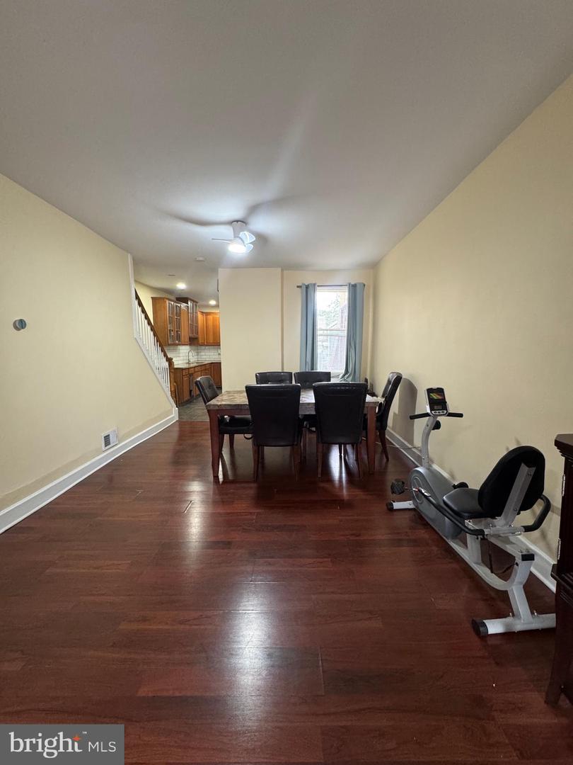 150 S Olden Ave Property Photo 10