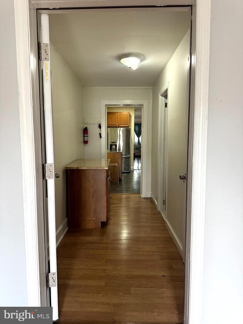 150 S Olden Ave Property Photo 11