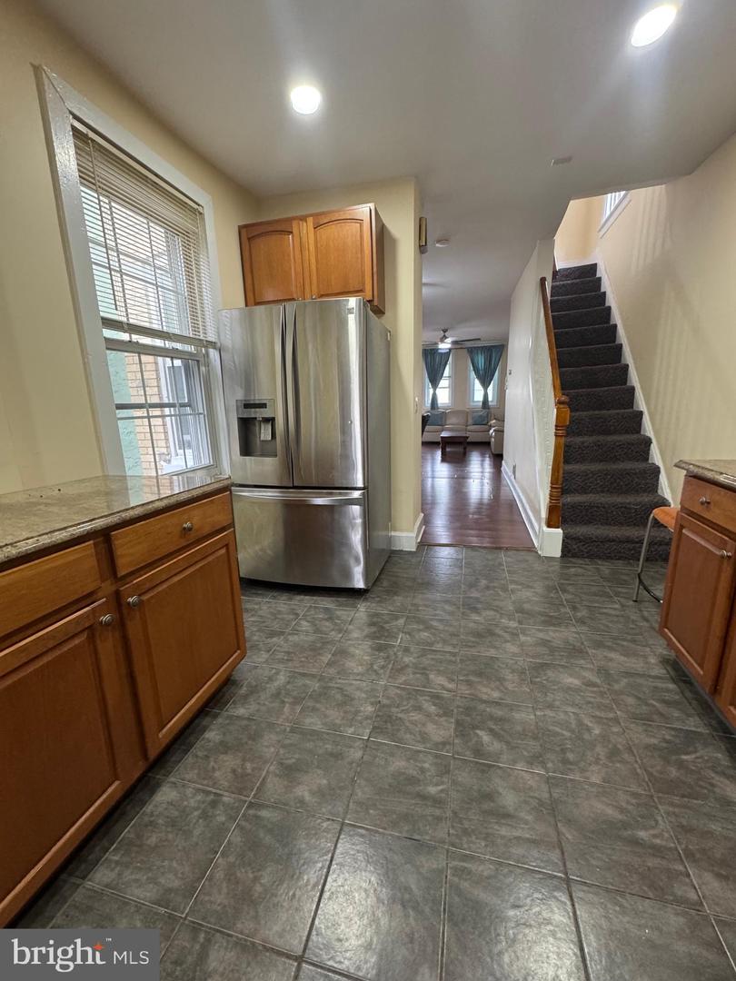 150 S Olden Ave Property Photo 12