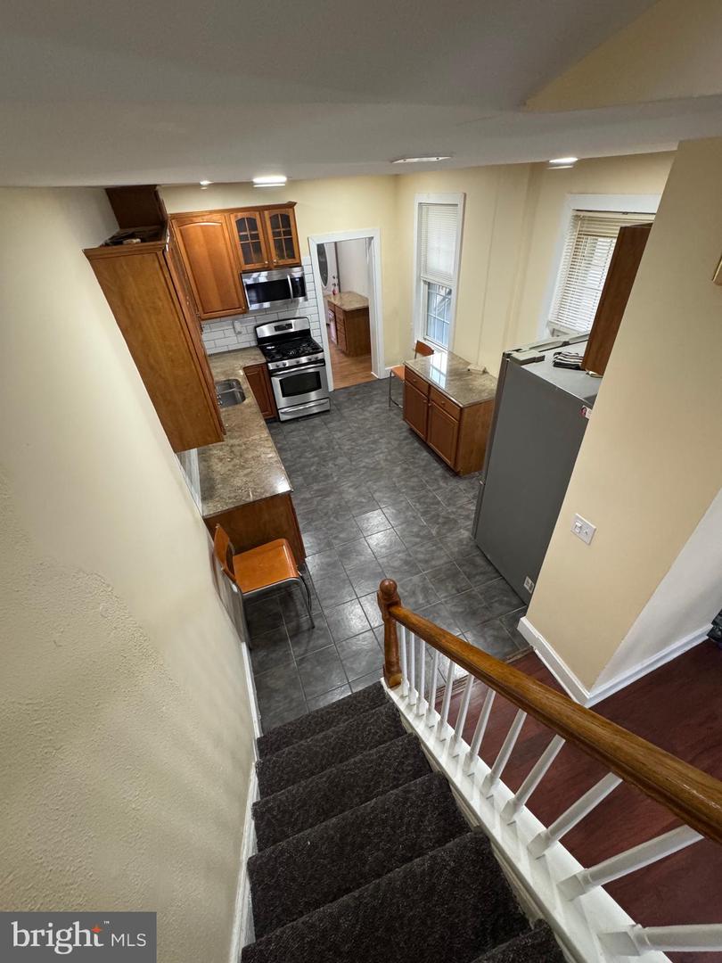 150 S Olden Ave Property Photo 15
