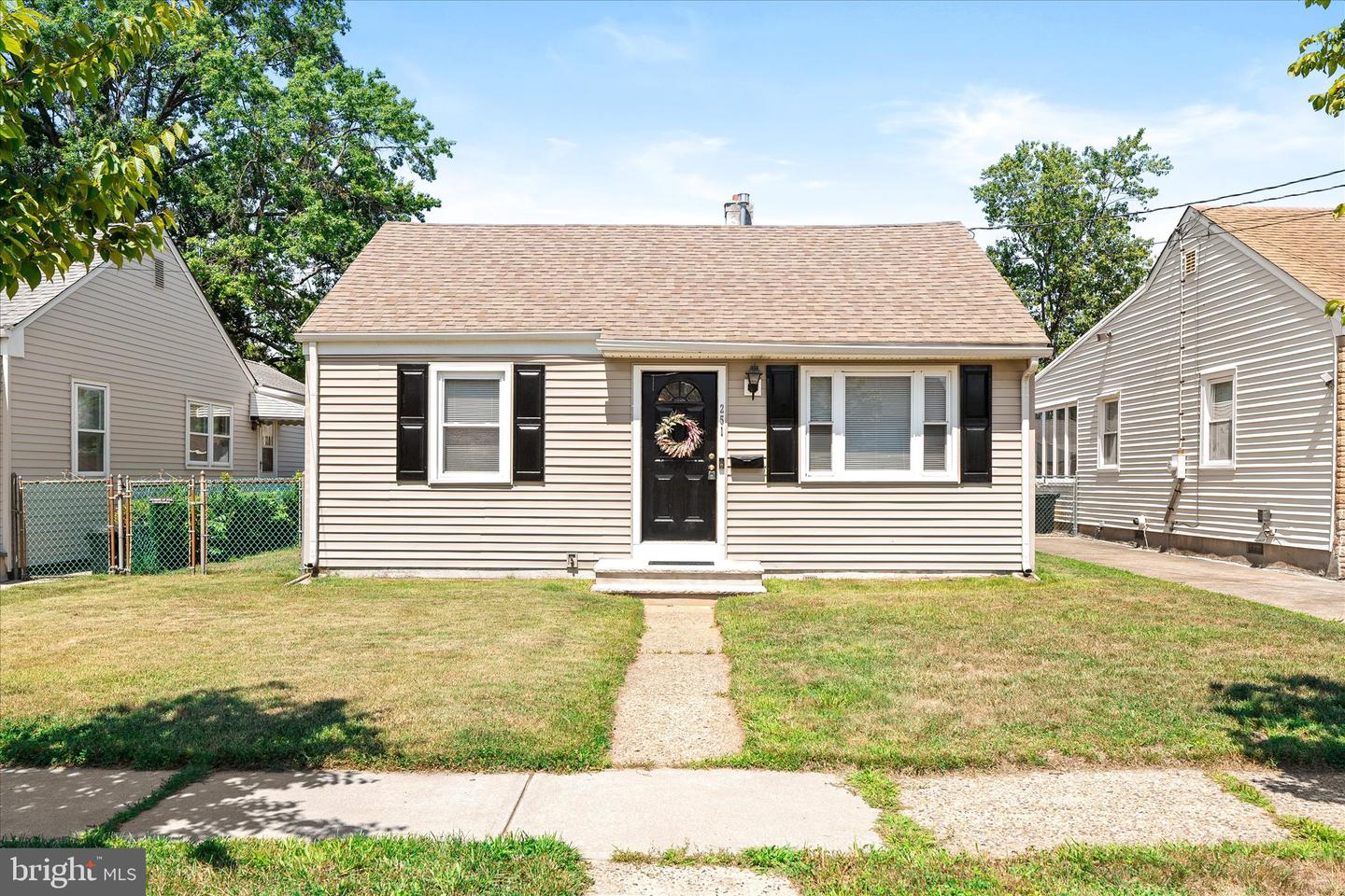 251 LILLIAN AVE