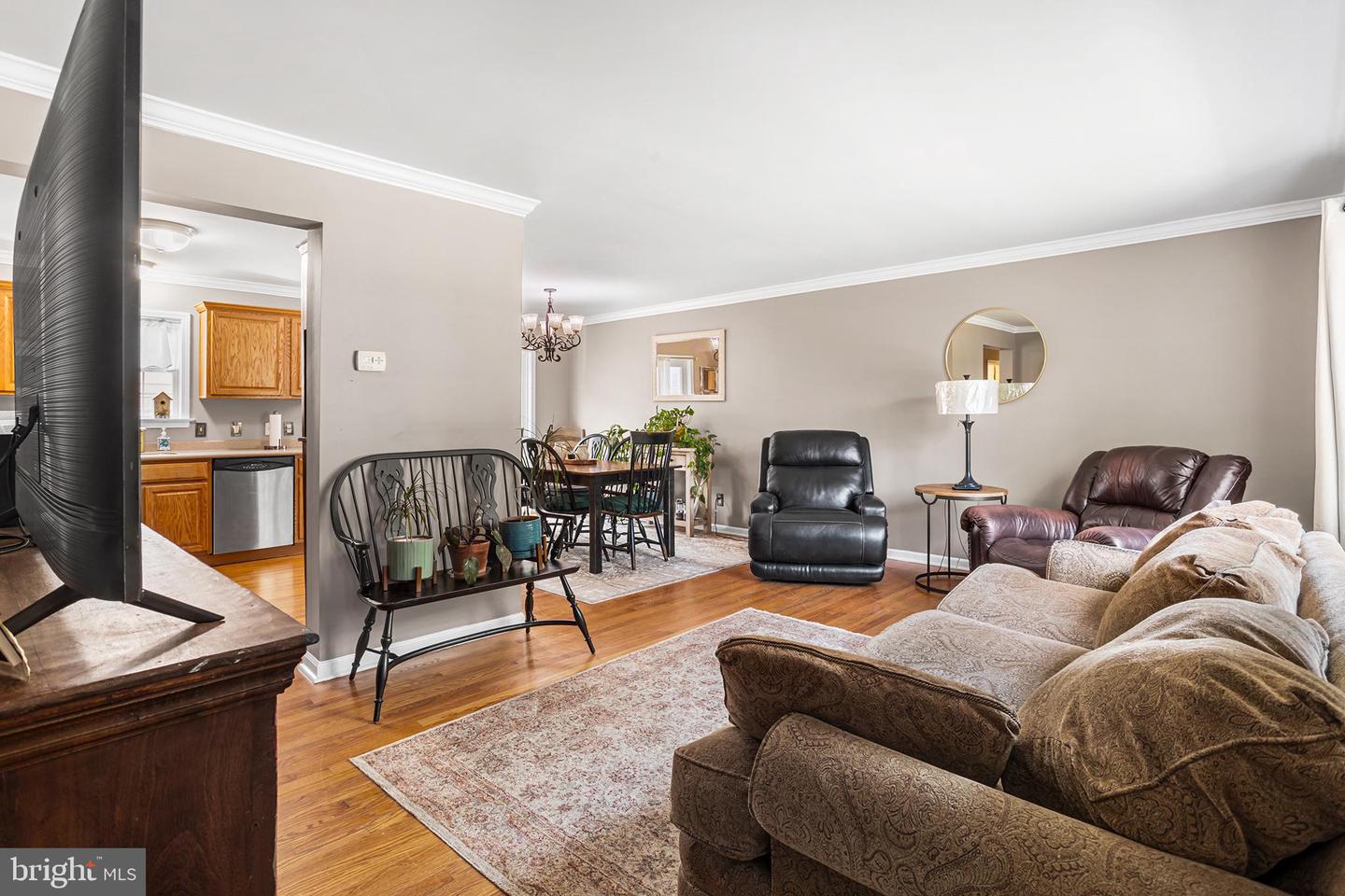 57 Smith Ave Property Photo 3