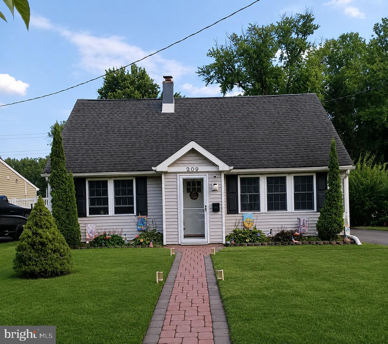 209 EATON AVE