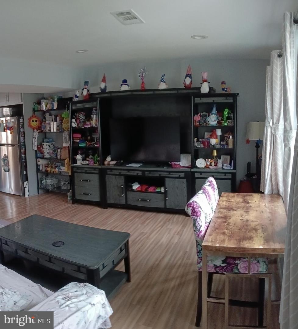 209 Eaton Ave Property Photo 3