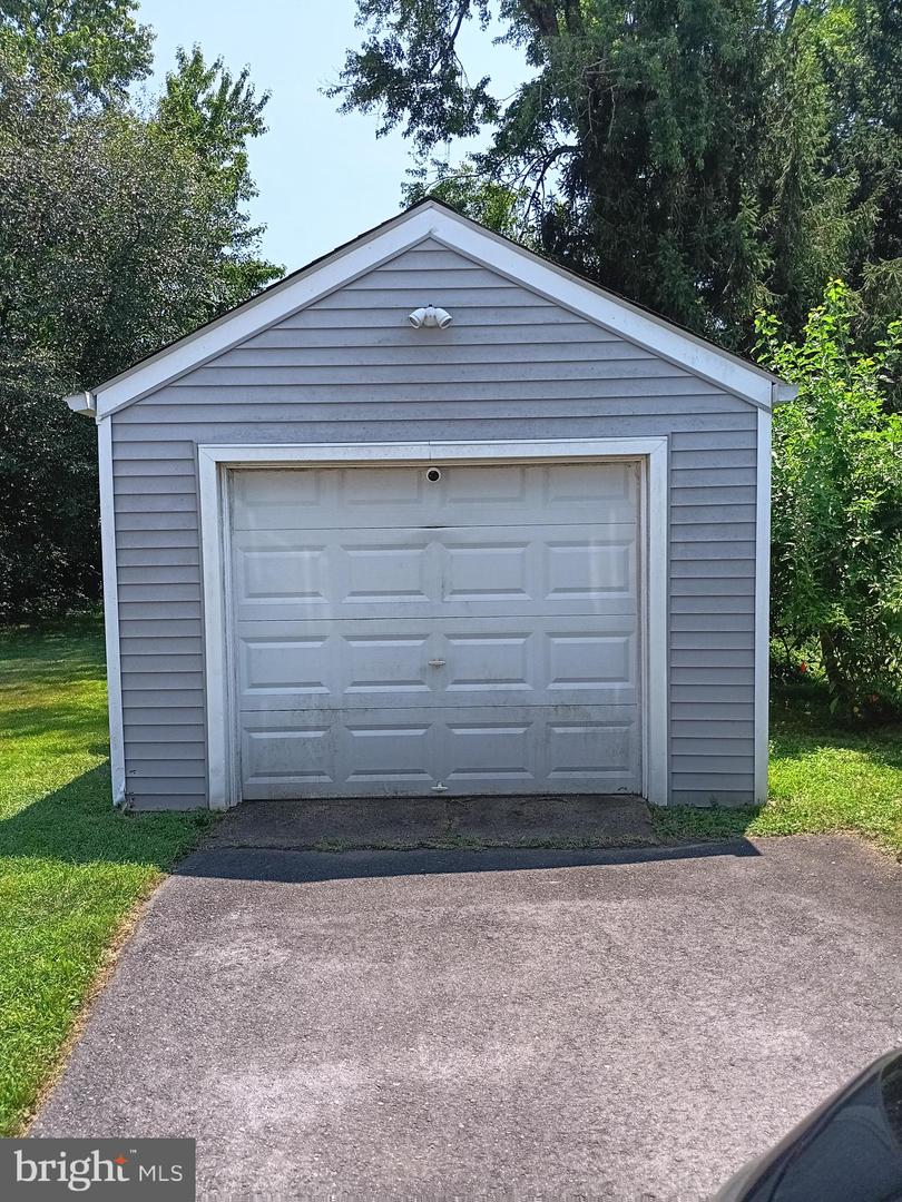 209 Eaton Ave Property Photo 25