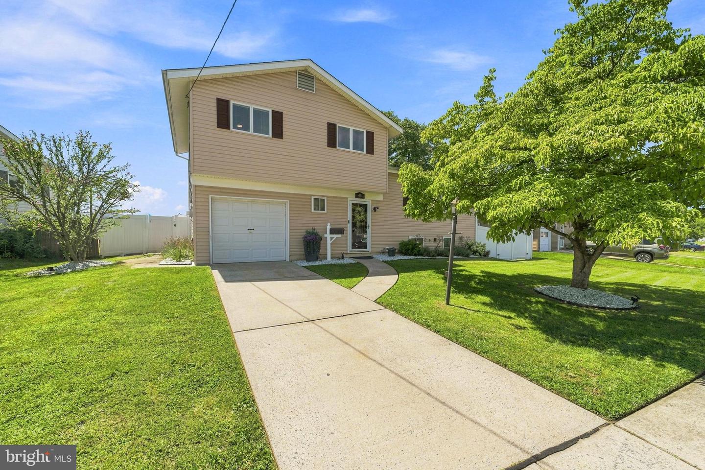 43 Rolling Lane Property Photo 2