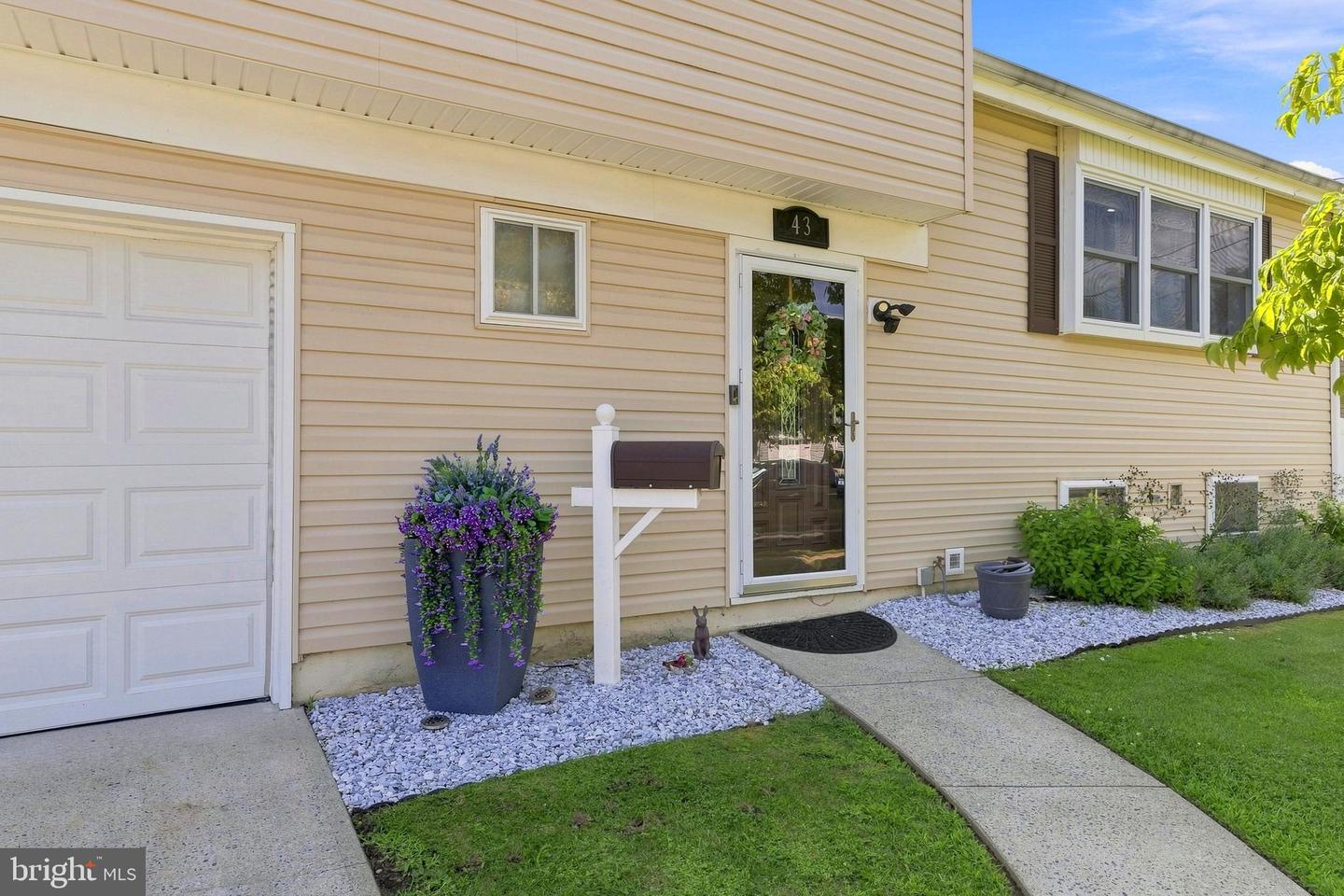 43 Rolling Lane Property Photo 4