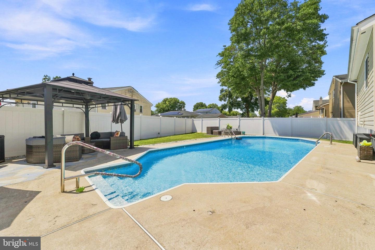 43 Rolling Lane Property Photo 24