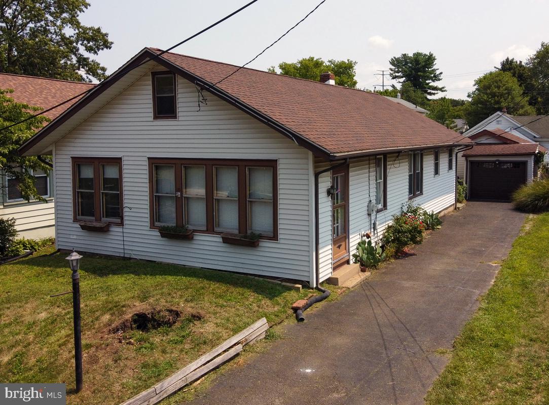 40 Lansing Ave Property Photo 1