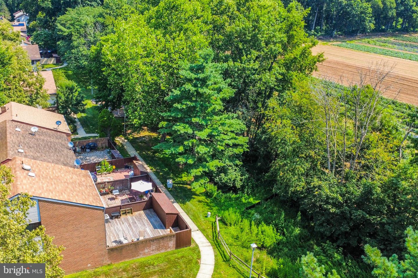 726 Twin Rivers Dr N Property Photo 31