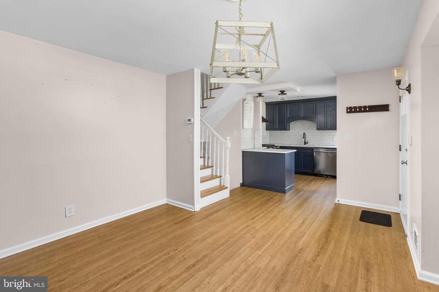93 Elton Ave Property Photo 6