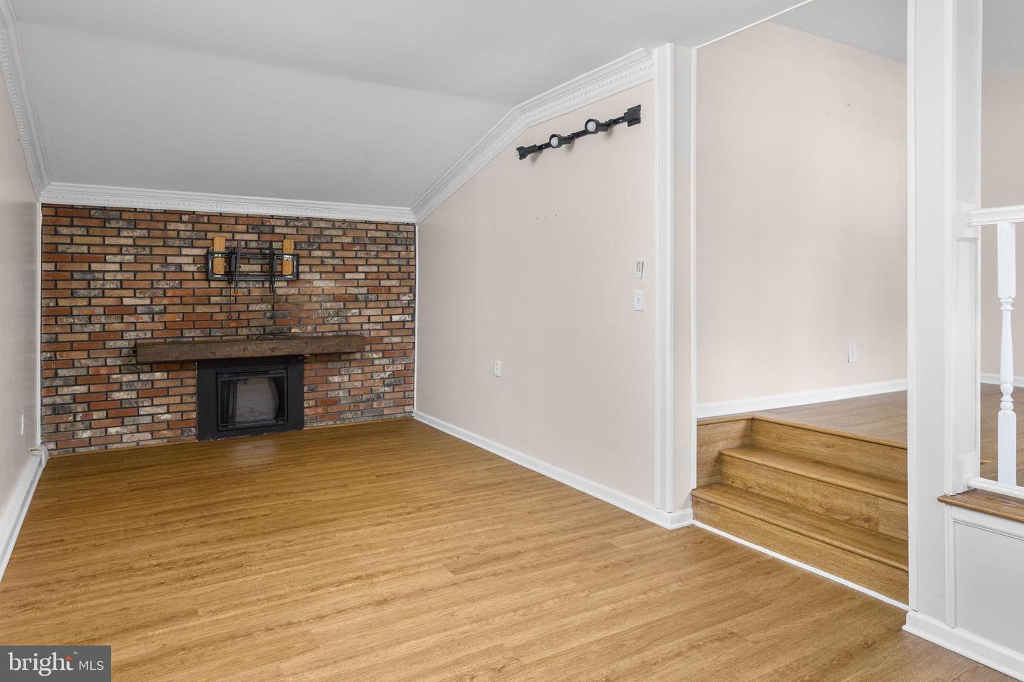 93 Elton Ave Property Photo 12