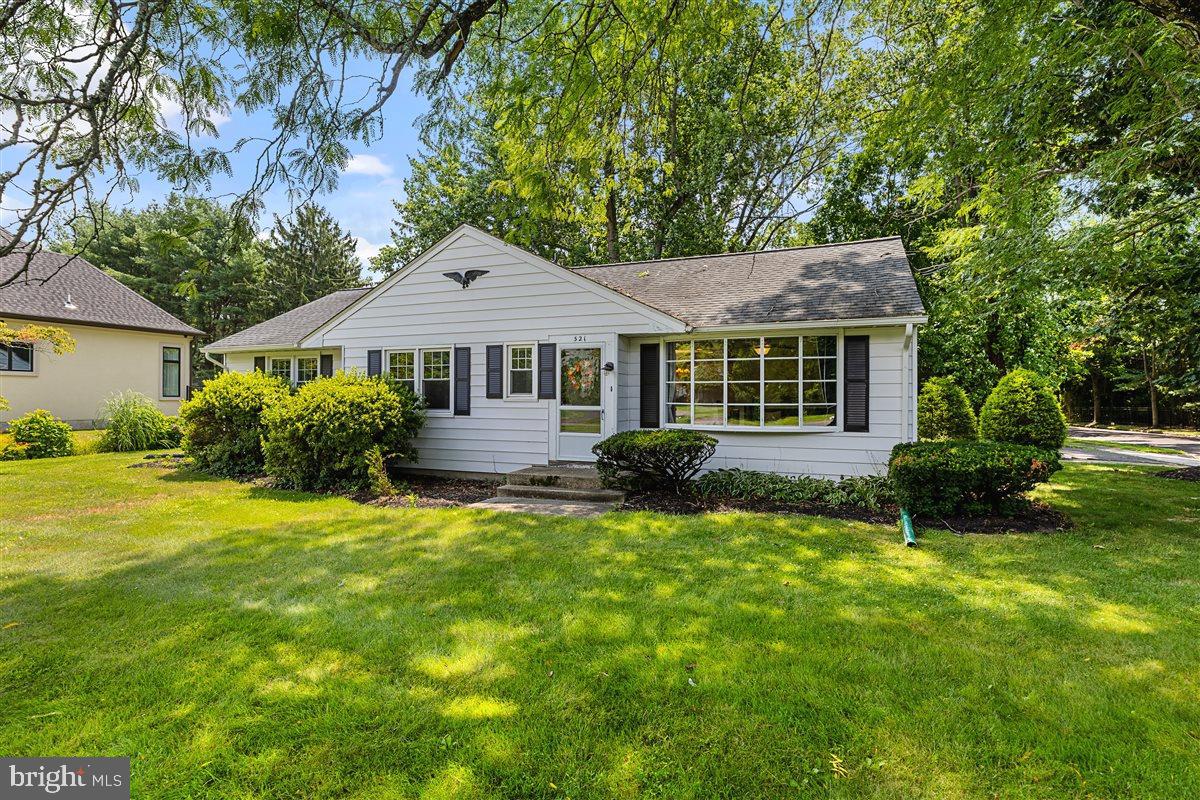 521 Village Rd W Property Photo 1