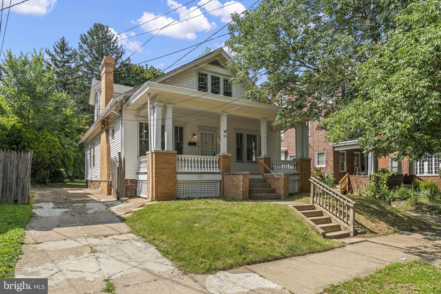 39 Maple Ave Property Photo 1