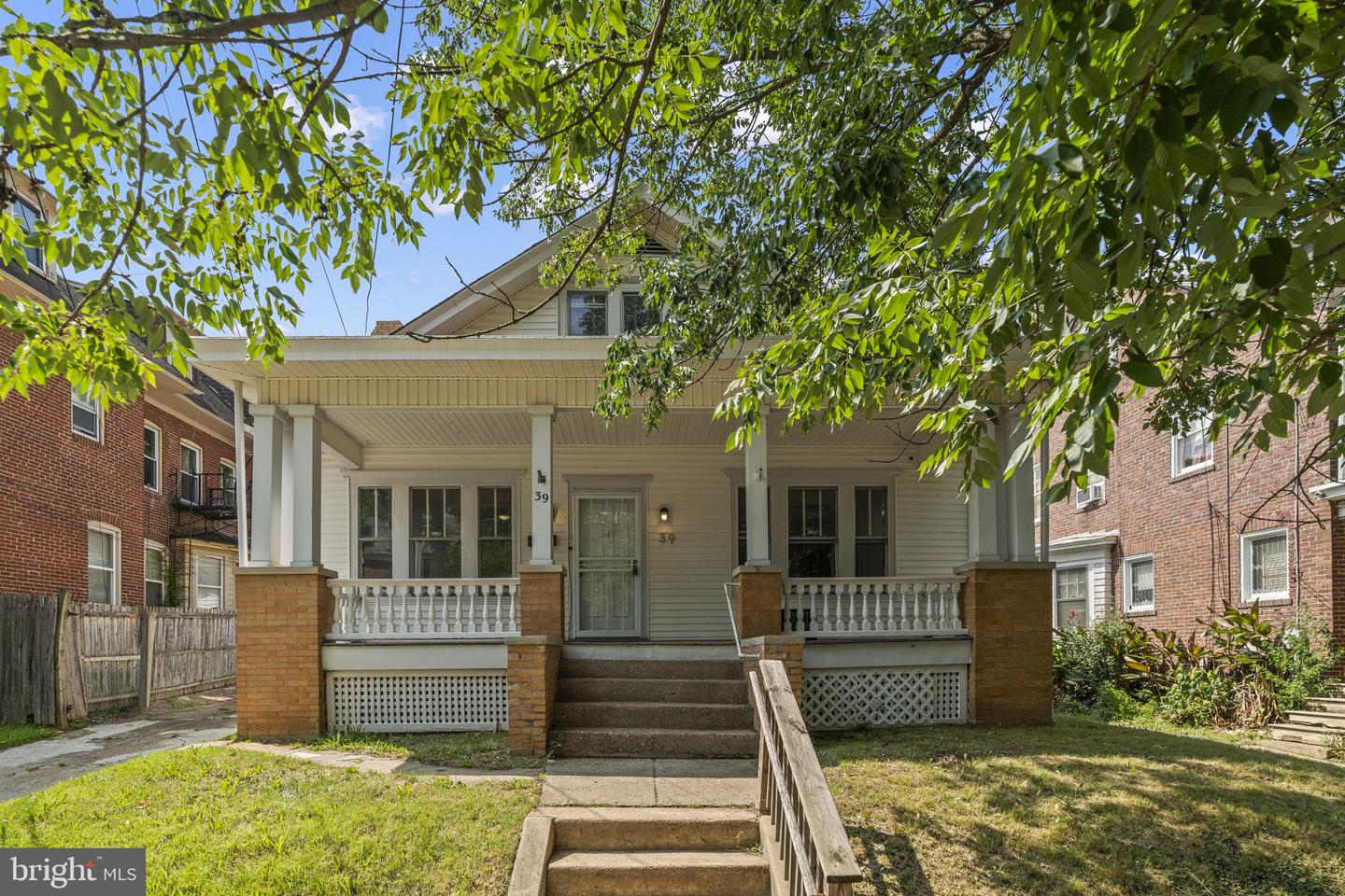 39 Maple Ave Property Photo 2
