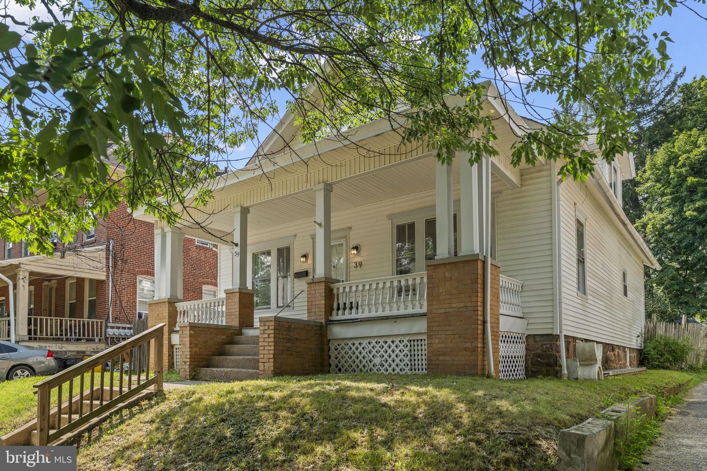 39 Maple Ave Property Photo 3