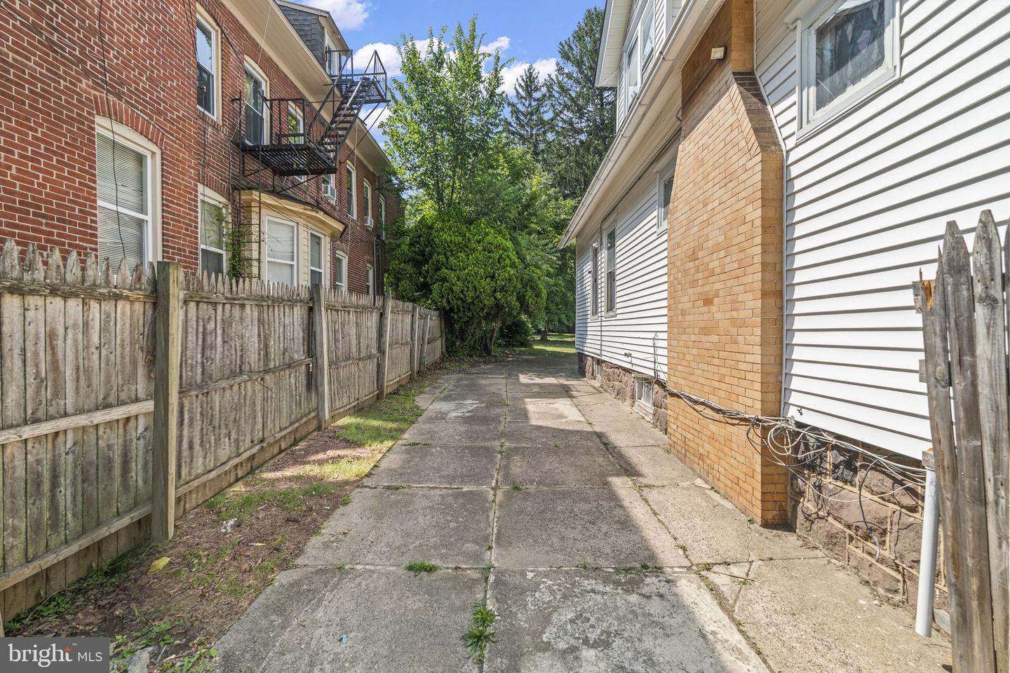 39 Maple Ave Property Photo 5
