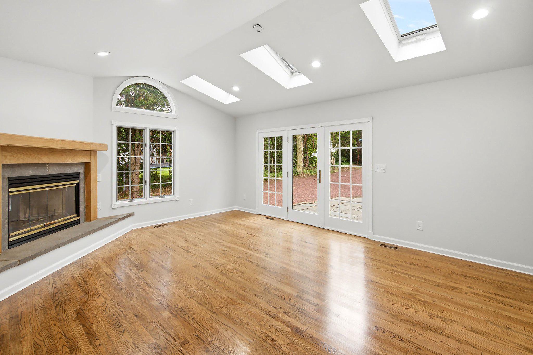 77 Morton Ave Property Photo 16