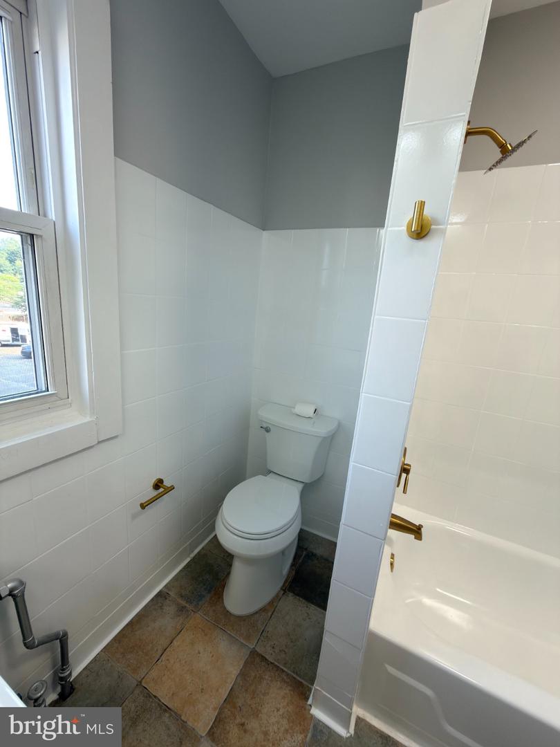 648 Edgewood Ave Property Photo 12