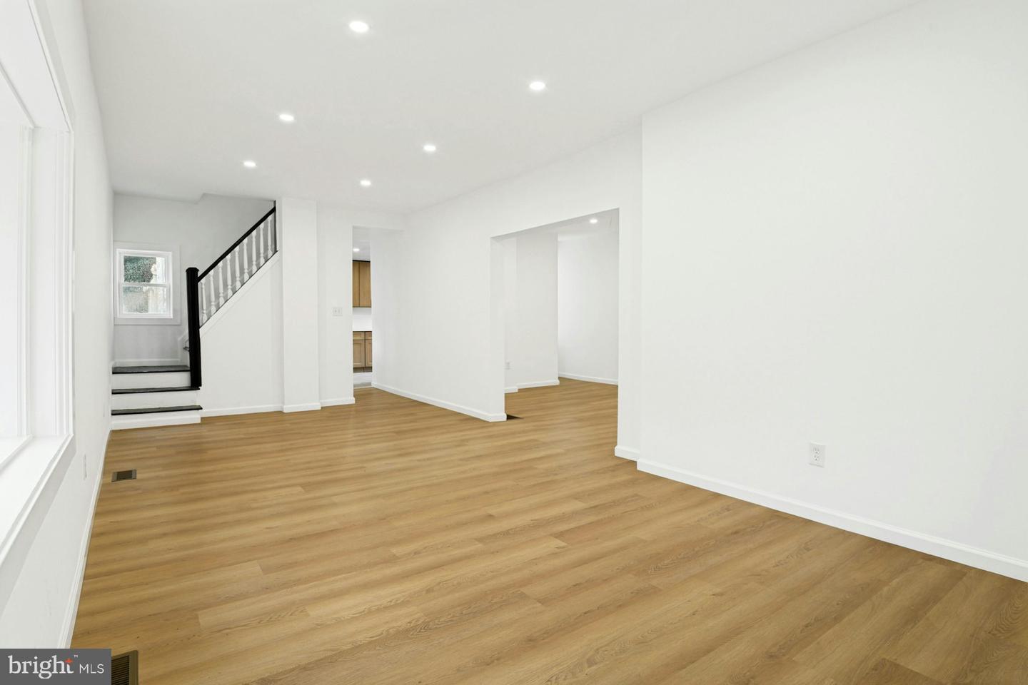 134 Grand Ave Property Photo 6
