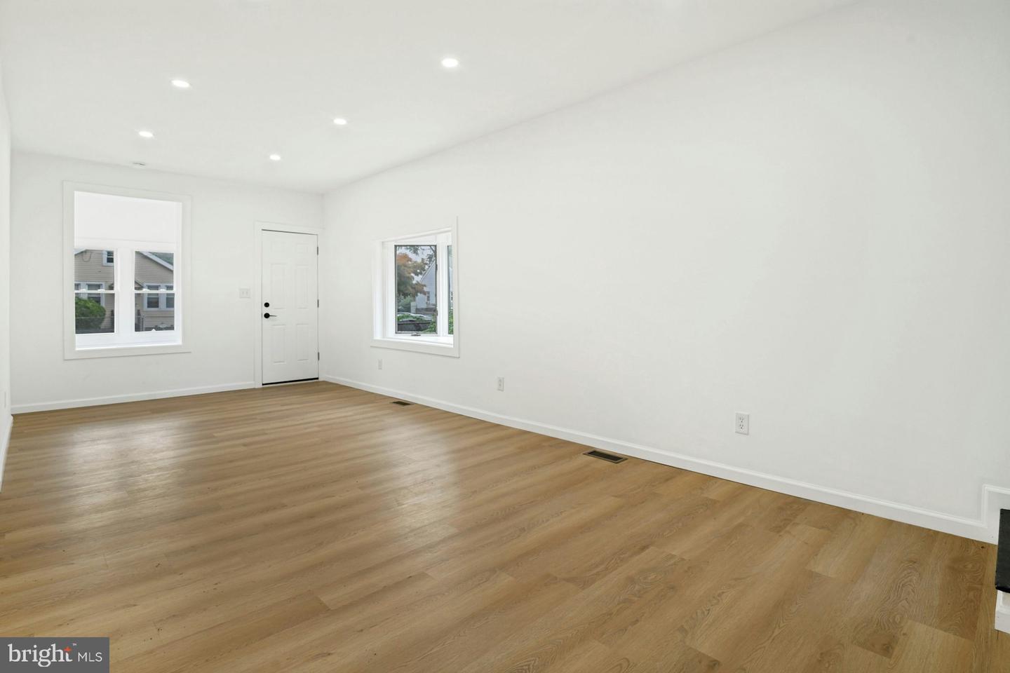 134 Grand Ave Property Photo 8
