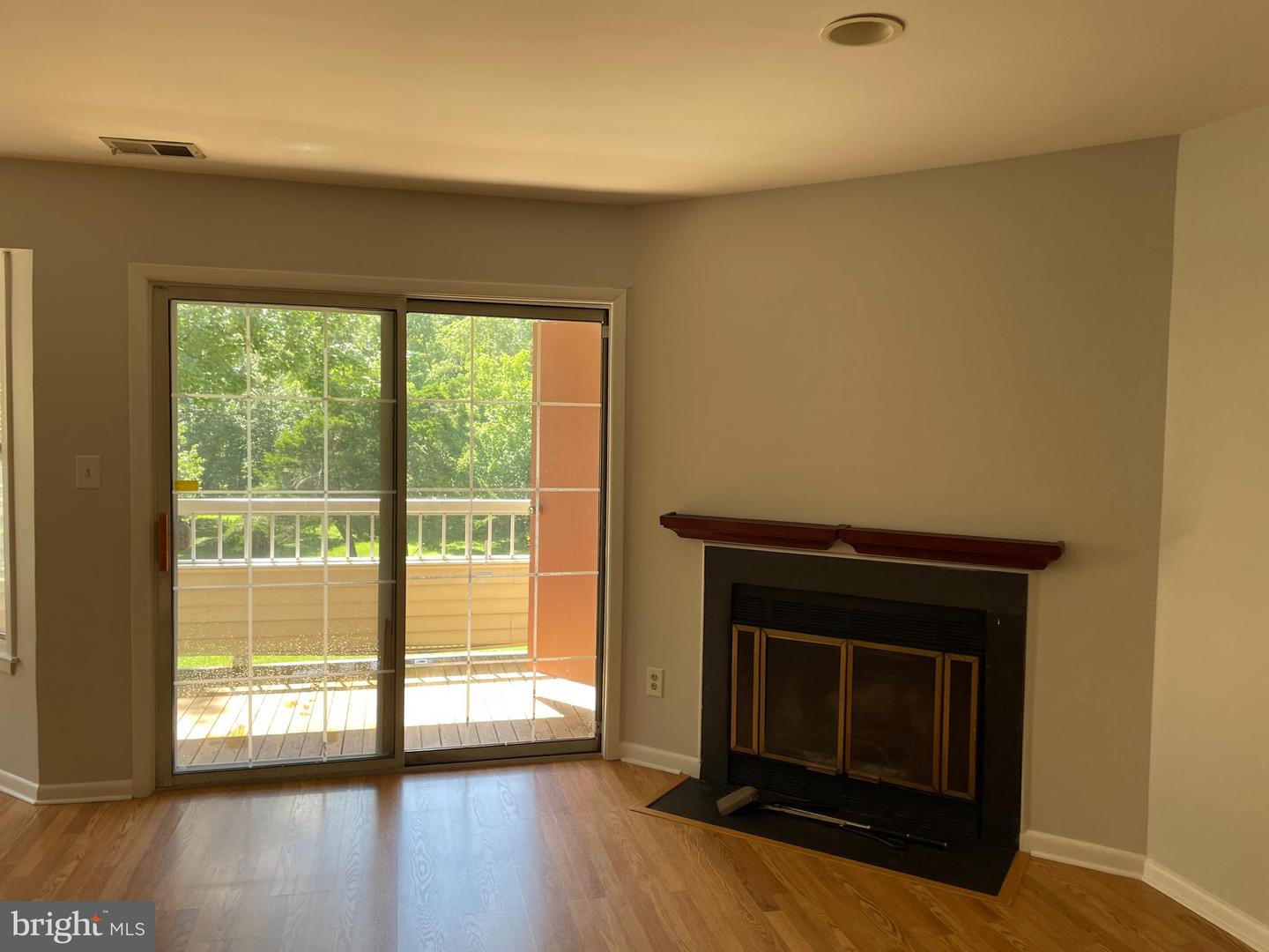 205 SALEM CT #6 Property Photo 1