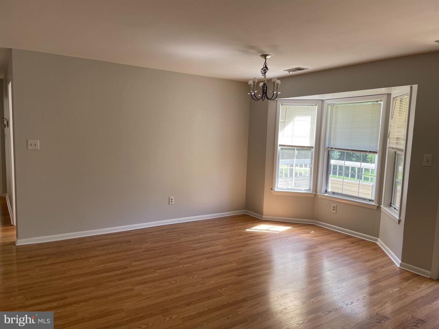 205 Salem Ct #6 Property Photo 2