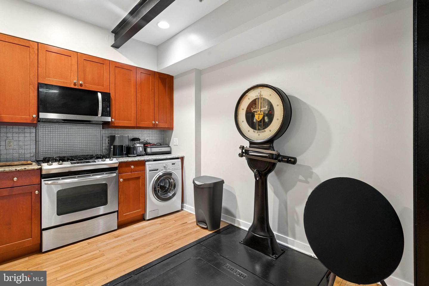 242 Centre St #4 Property Photo 6