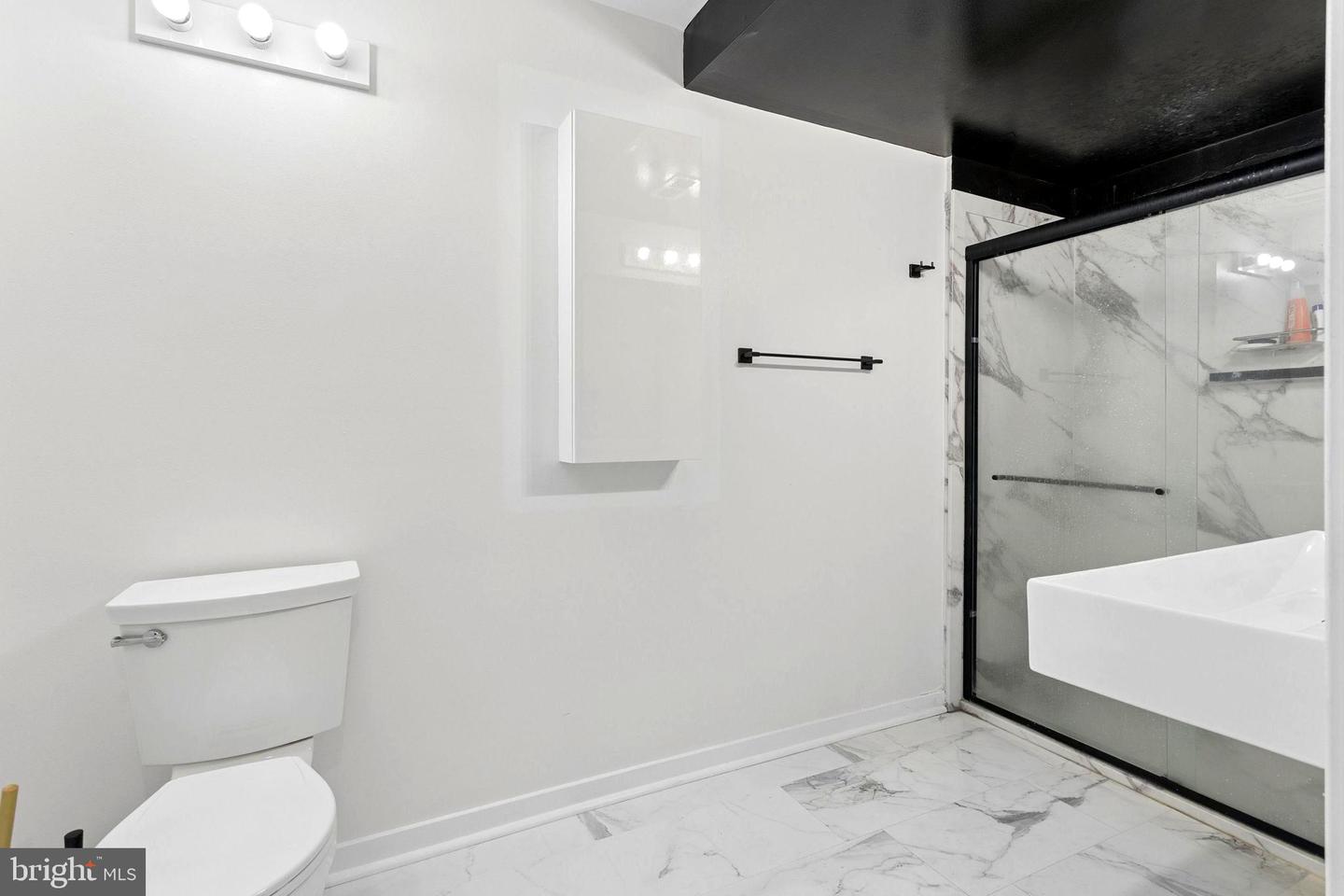 242 Centre St #4 Property Photo 8
