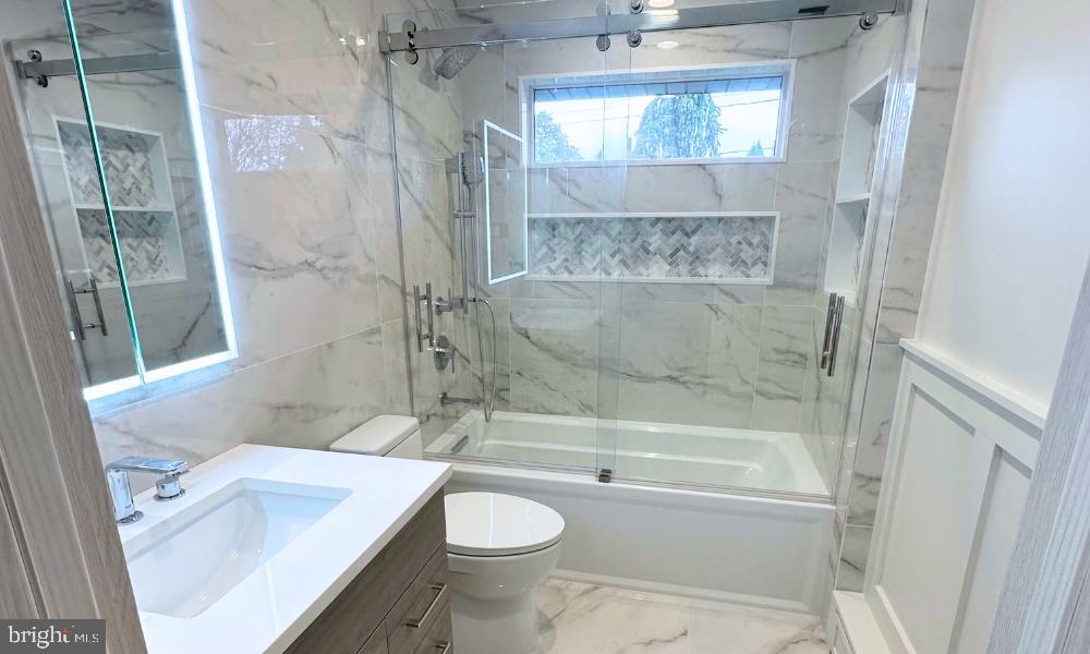 476 Riverside Ave Property Photo 8