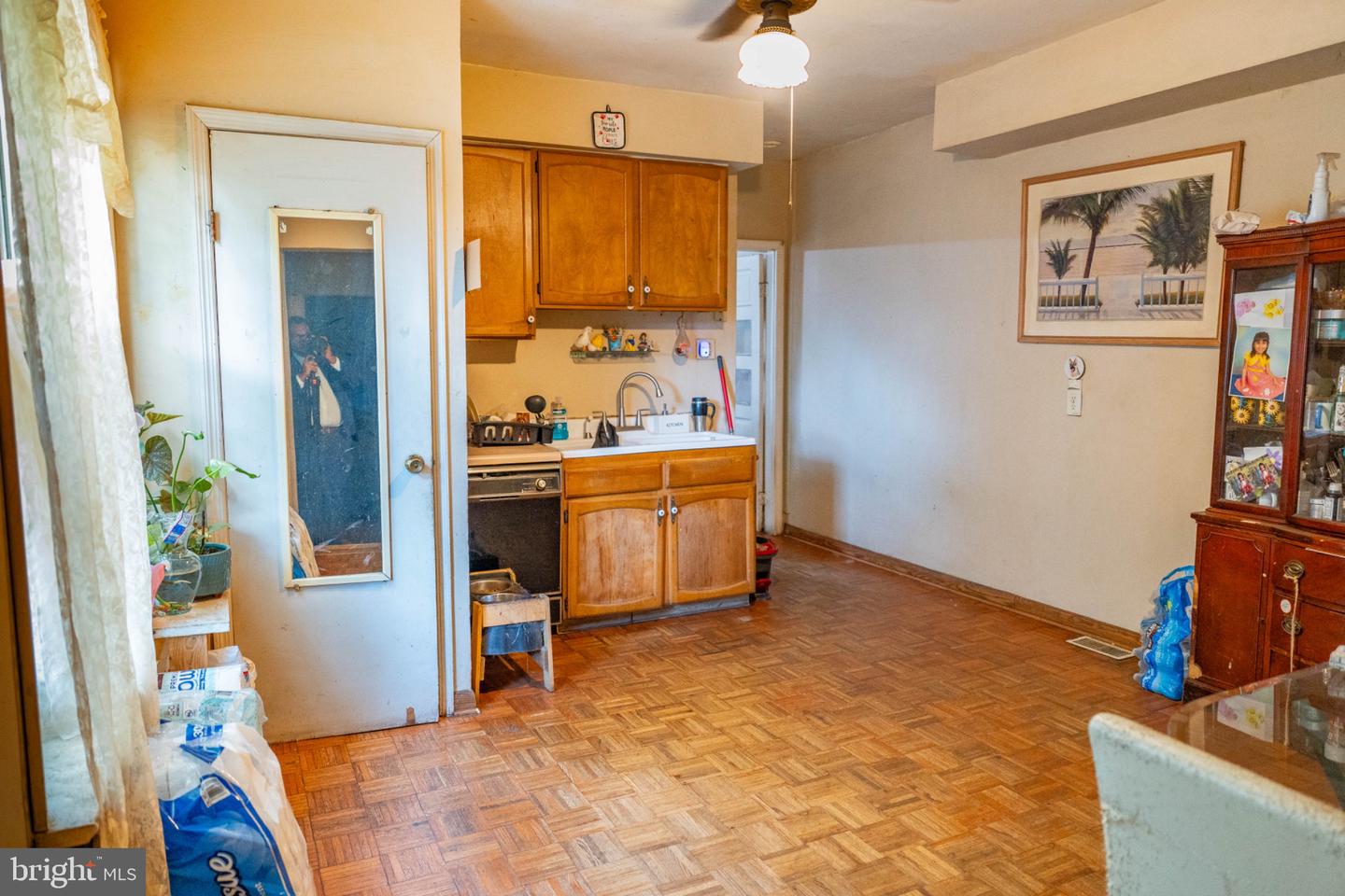 164 Barnt Ave Property Photo 4
