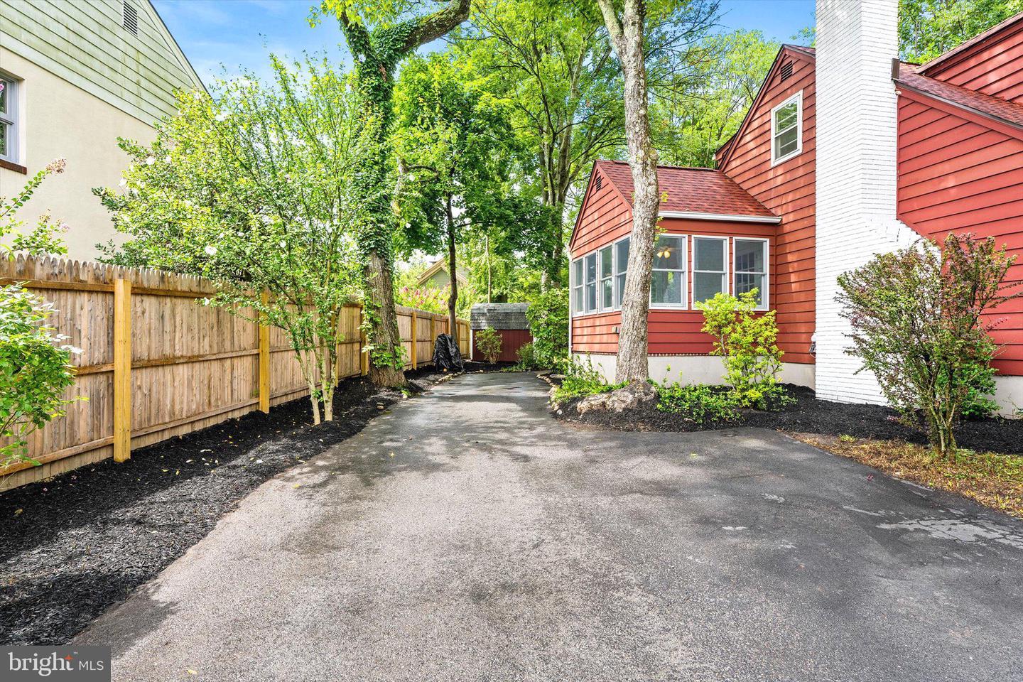 468 N Harrison St Property Photo 5