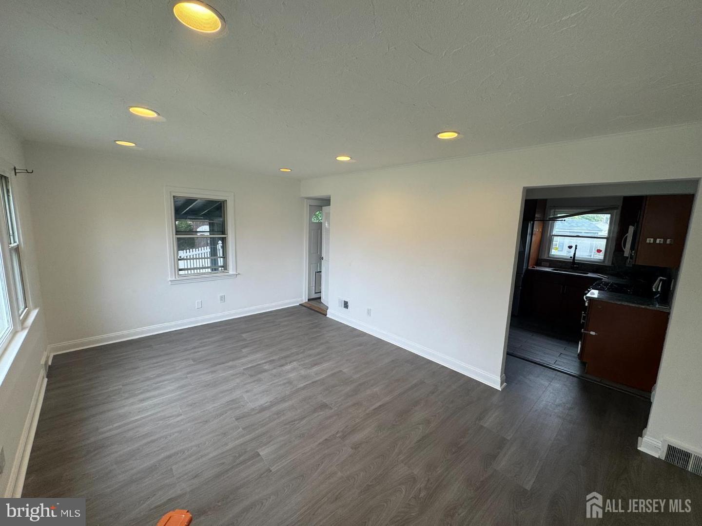 51 Kenwood Ter Property Photo 2