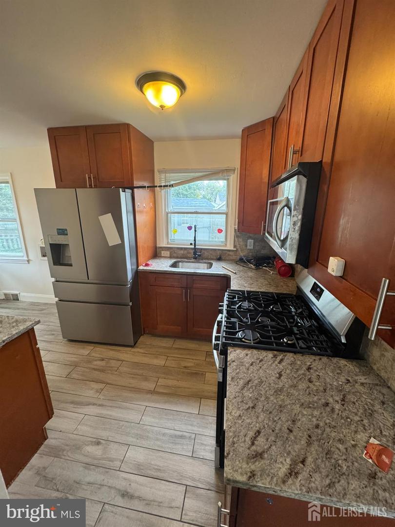51 Kenwood Ter Property Photo 3