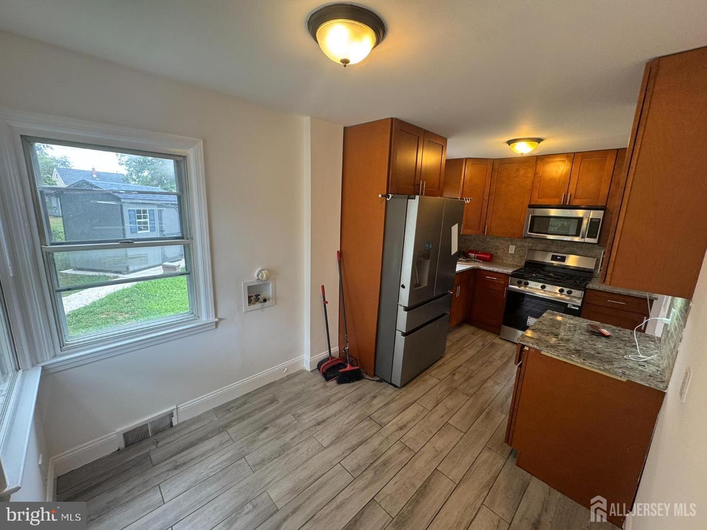 51 Kenwood Ter Property Photo 4