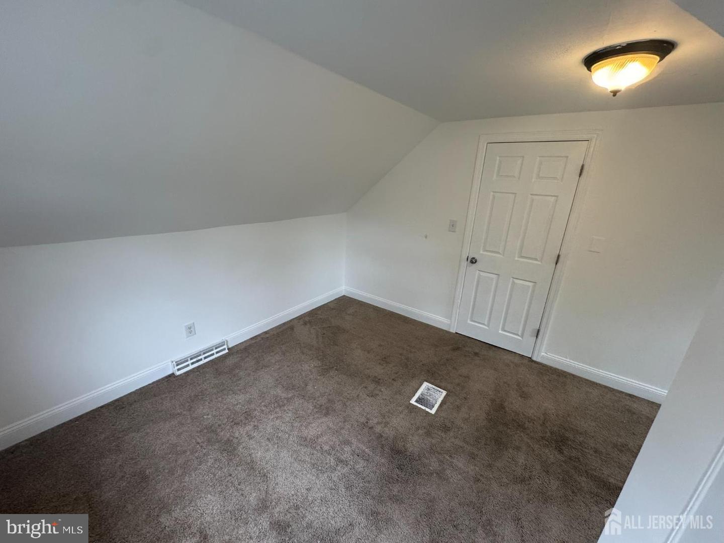 51 Kenwood Ter Property Photo 5