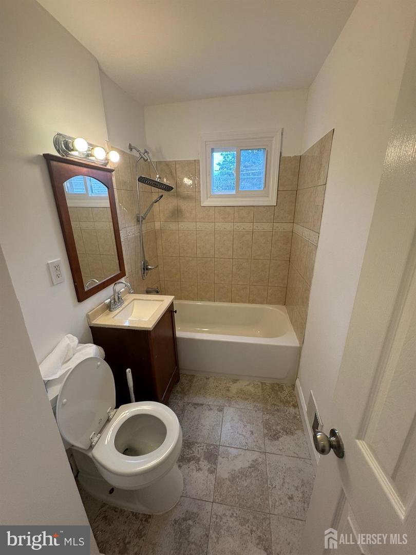 51 Kenwood Ter Property Photo 6