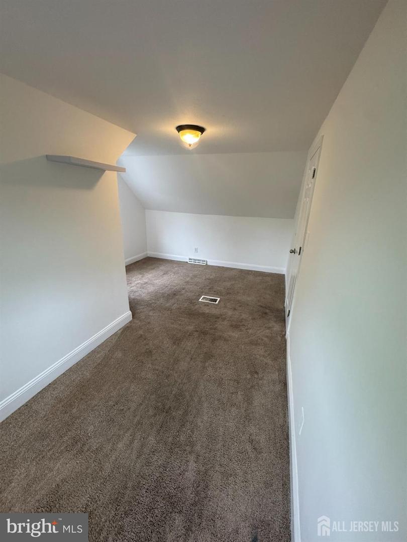 51 Kenwood Ter Property Photo 8