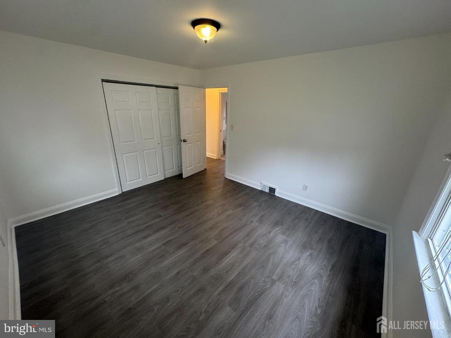 51 Kenwood Ter Property Photo 9