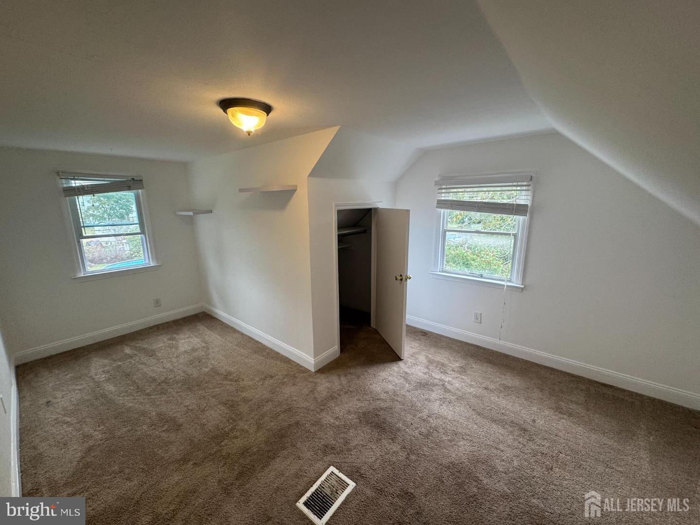 51 Kenwood Ter Property Photo 11