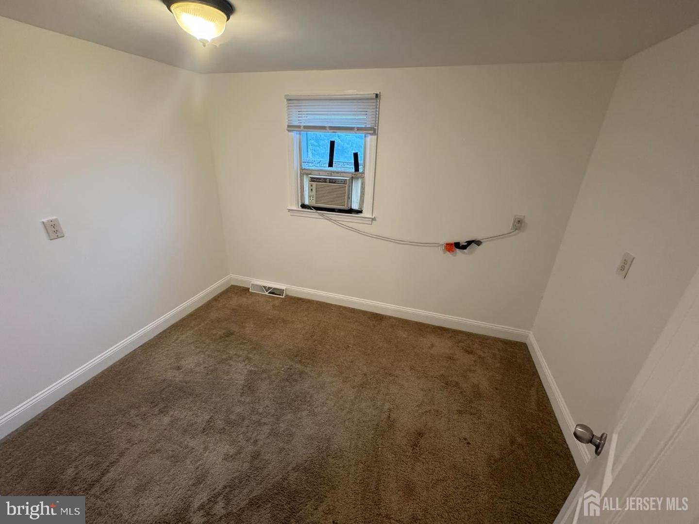51 Kenwood Ter Property Photo 13