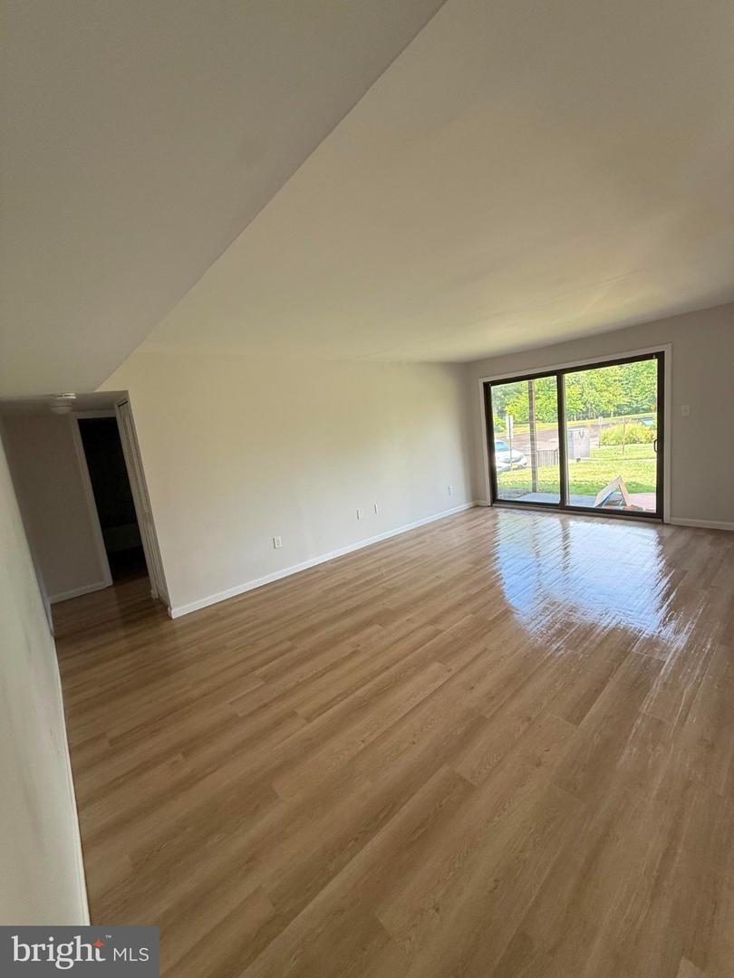505 Meadow Woods Ln Property Photo 5