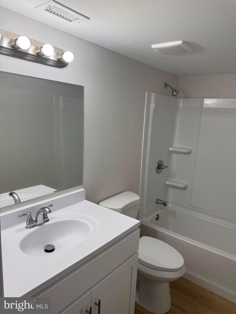 505 Meadow Woods Ln Property Photo 8